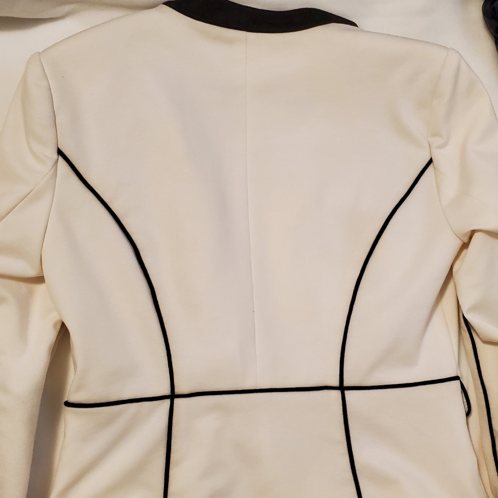Suzy shier Medium white blazer jacket with black piping - Picture 5 of 5